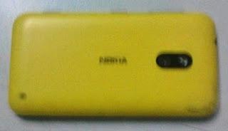 Nokia WP8 con scocca gialla? Alquanto traballante e mossa.