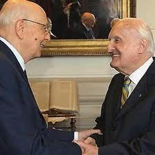 Analogie tra i comportamenti di Napolitano e Scalfaro e differenze rispetto ai politici stranieri