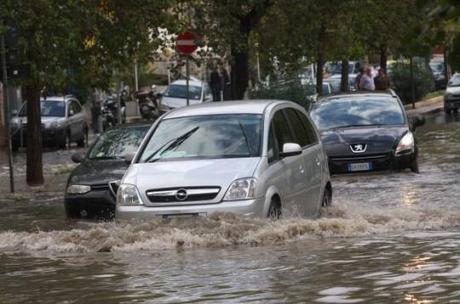 Palermo: nubifragio. Mondello, via Oreto e viale Regione Siciliana in tilt