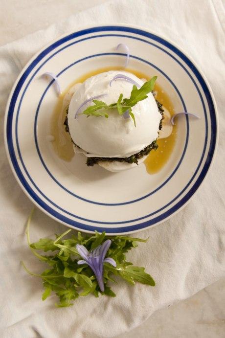 Mozzarella sistemata per le feste (divano e fornelli negati)