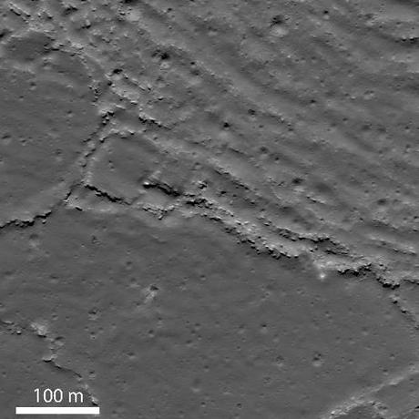 Un fiume di roccia scoperto da LRO sulla Luna