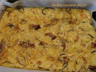 Frittata di patate e cipolle coi cruschi