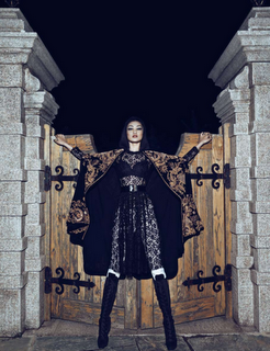 Huang Xiaomeng in Dolce & Gabbana su Numéro China nr. 21
