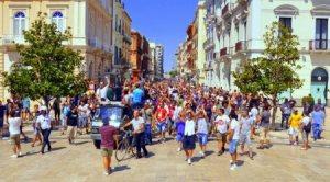 L’APECAR,LA PIAZZA E IL SIMBOLO CONTRO I FUMI.