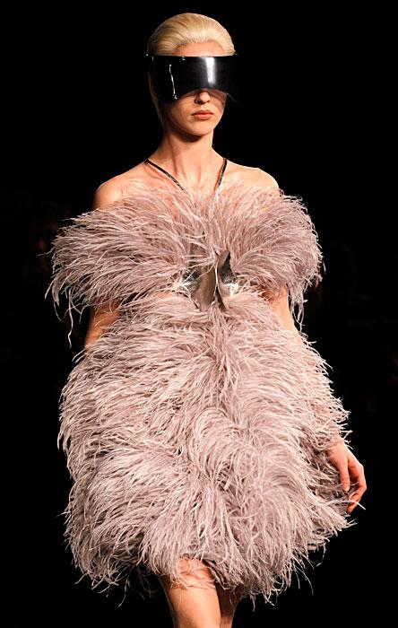 Dall'alta moda di Parigi gli abiti in piume / Paris Haute Couture wear feather dress