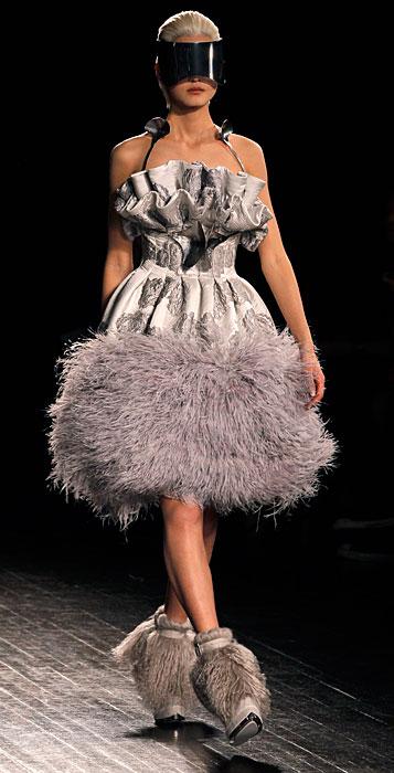 Dall'alta moda di Parigi gli abiti in piume / Paris Haute Couture wear feather dress