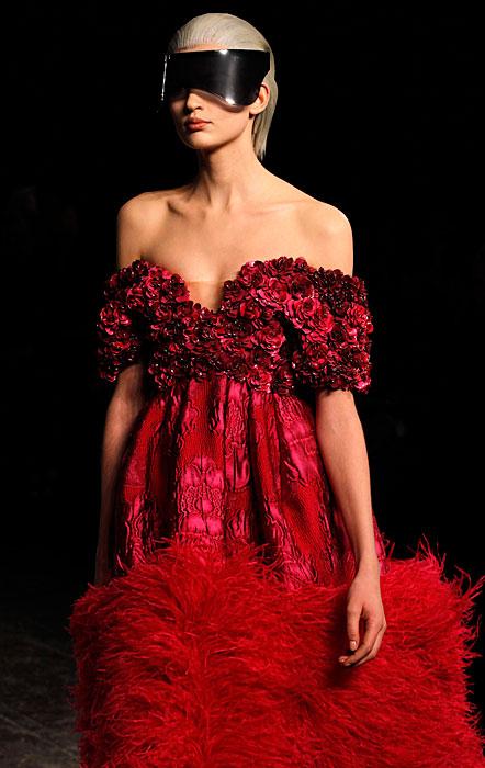 Dall'alta moda di Parigi gli abiti in piume / Paris Haute Couture wear feather dress