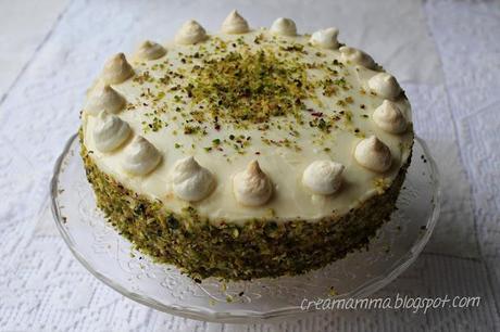 Torta di compleanno alla vaniglia e pistacchio