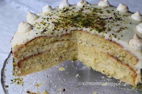 Torta di compleanno alla vaniglia e pistacchio