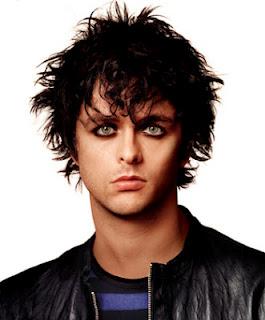Green Day - Malore per Billie Joe Armstrong annullato il concerto di  Bologna