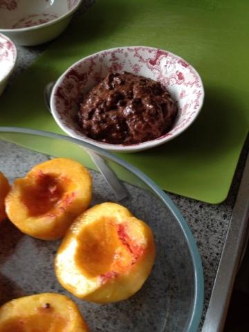 CHOCOLATE AMARETTI PEACHES