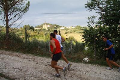 mirando la rocca, di corsa