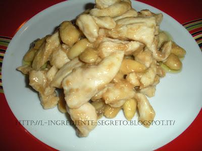 Pollo in crema alle mandorle