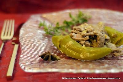 Straccetti di sottofiletto con peperoncini verdi friggitelli, cardamomo, anice stellato e maggiorana fresca