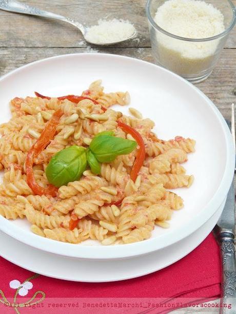 Pasta antica con pesto di peperoni