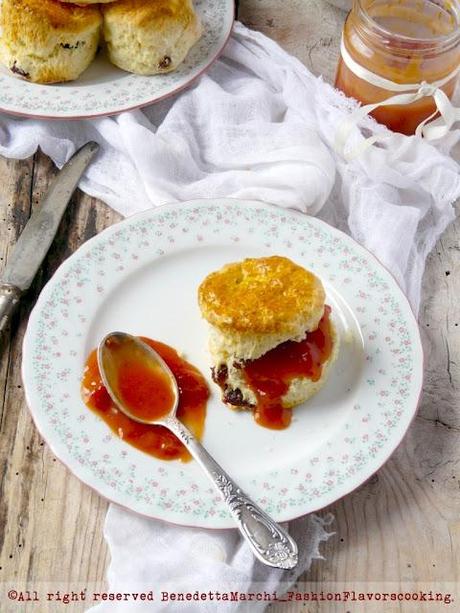 Scones e curd di fragole verso una nuova consapevolezza