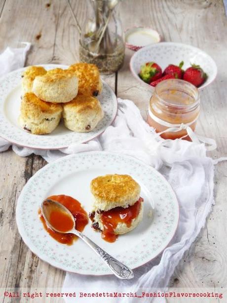 Scones e curd di fragole verso una nuova consapevolezza