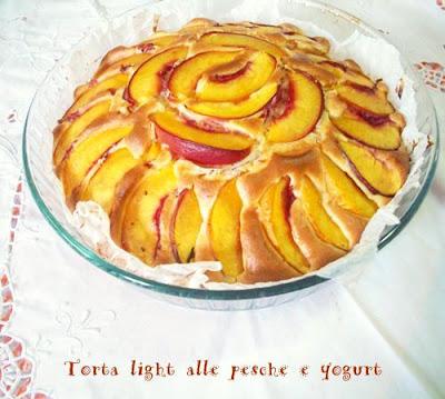 Torta light alle pesche e yogurt