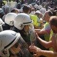 Foto Grecia, in piazza poliziotti contro poliziotti. FOTO