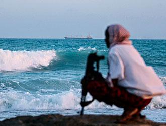 Pirati attaccano elicottero dell’operazione Atalanta