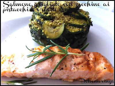 SALMONE GRIGLIATO CON ZUCCHINE AI PISTACCHI E ERBETTE