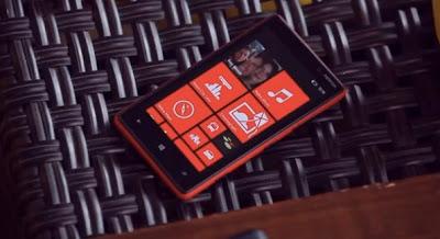 Ecco il fratello minore: Nokia Lumia 820