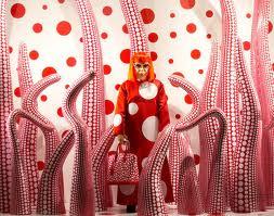 Marc Jacobs & Yayoi Kusama conquistano il mondo con i pois