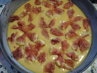 Torta allo yogurt, cannella, fichi e mandorle