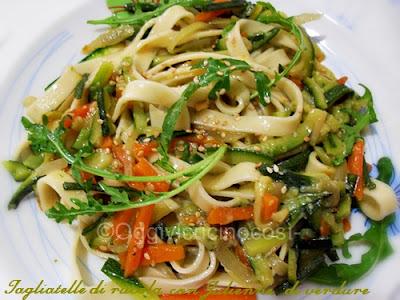 Tagliatelle alla rucola con julienne di verdure