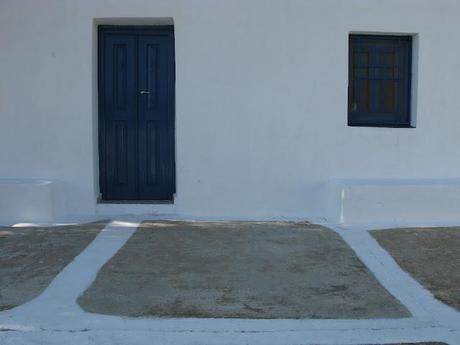 details makes a place special - Serifos's colored doors