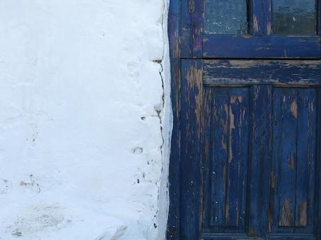 details makes a place special - Serifos's colored doors