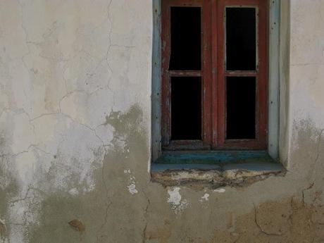 details makes a place special - Serifos's colored doors