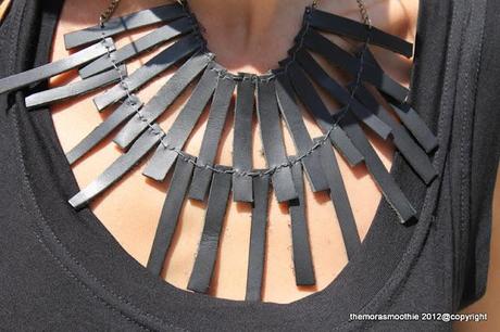 Outfit black Necklace with leather strips