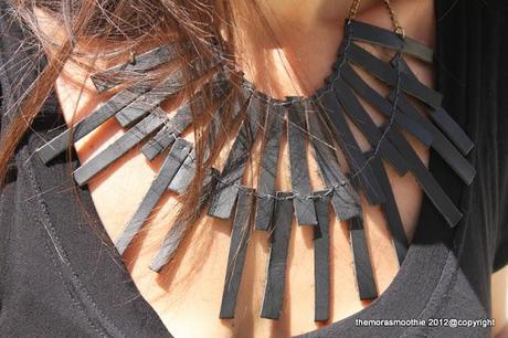 Outfit black Necklace with leather strips
