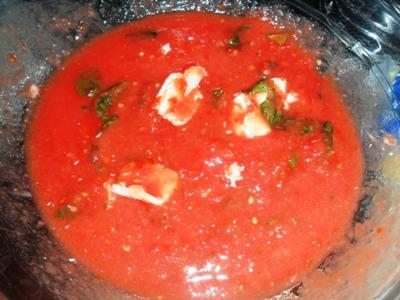 frullate-i-pomodori-e-aggiungete-burro-basilico-e-parmigiano