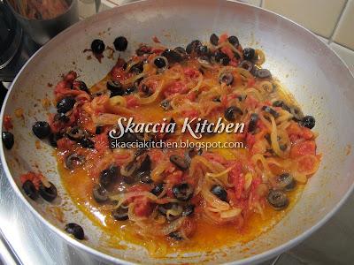 Fusilli Integrali con Olive e Basilico