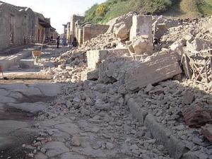 Pompei, dopo il Vesuvio, il governo