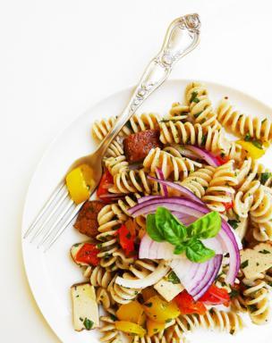 Le Ricette di Alice, Insalata di fusilli di farro, peperoni e tofu affumicato con basilico e menta