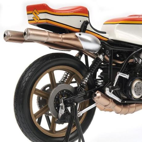 Suzuki RG 500 B.Sheene 1976 by Minichamps