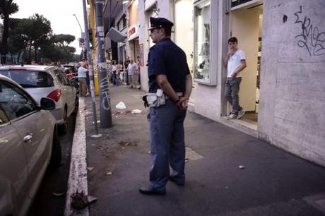 Cade vaso dal balcone Muore un tredicenne