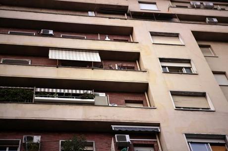 Cade vaso dal balcone Muore un tredicenne