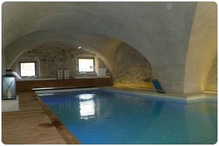 Un agriturismo con piscina coperta e l’estate non finisce