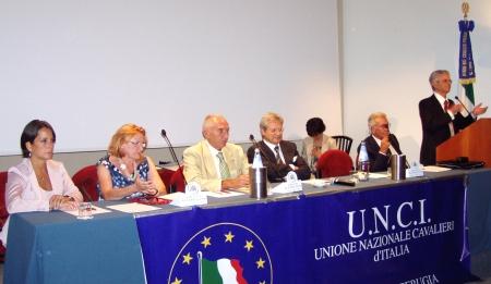 I soci dell’Unci Cavalieri d’Italia premiano Maria Rita Mantovani Cucchia