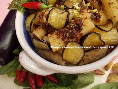 Rigatoni con frittino di melanzane e basilico