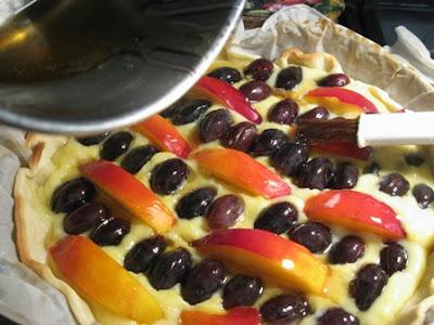 Crostata pesche e uva