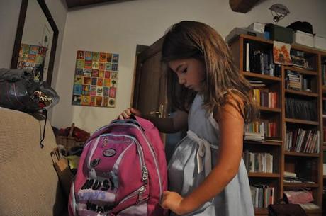 LA PRIMA DI BLANCA - fotocronaca preparazione e partenza della bambina dal nome spagnolo verso il primo giorno di scuola