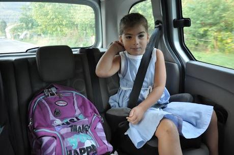 LA PRIMA DI BLANCA - fotocronaca preparazione e partenza della bambina dal nome spagnolo verso il primo giorno di scuola