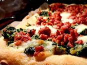 Pizza salsa spinaci, mozzarella salsiccia