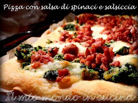 PIZZA CON SALSA DI SPINACI, MOZZARELLA E SALSICCIA