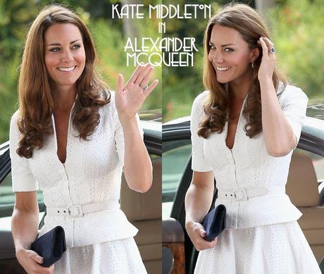 FASHION ICON | Kate Middleton a Singapore sceglie Alexander McQueen e completa il look con accessori Stuart Weitzman